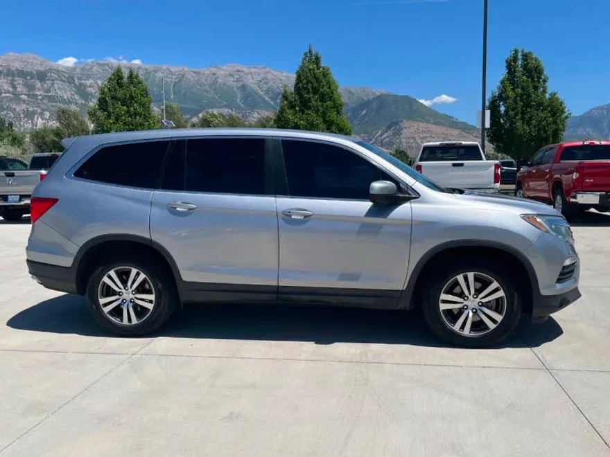 2017 Honda Pilot EX photo 1