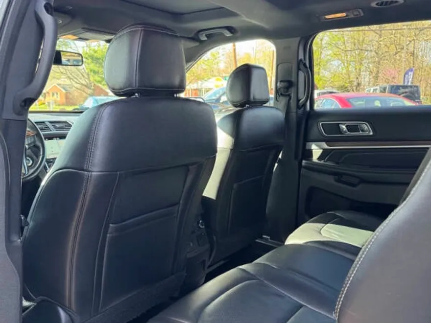 2017 Ford Explorer Limited photo 1