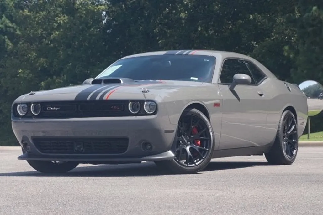 2023 Dodge Challenger R/T Scat Pack photo 1