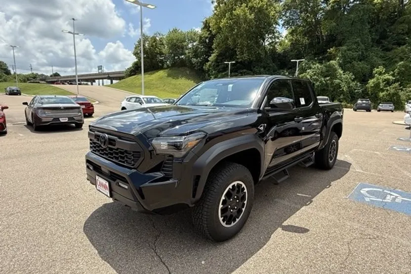 2025 Toyota Tacoma SR5 4x4 Double Cab photo 1