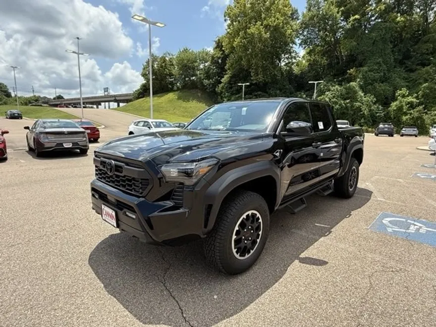 2025 Toyota Tacoma SR5 4x4 Double Cab photo 1