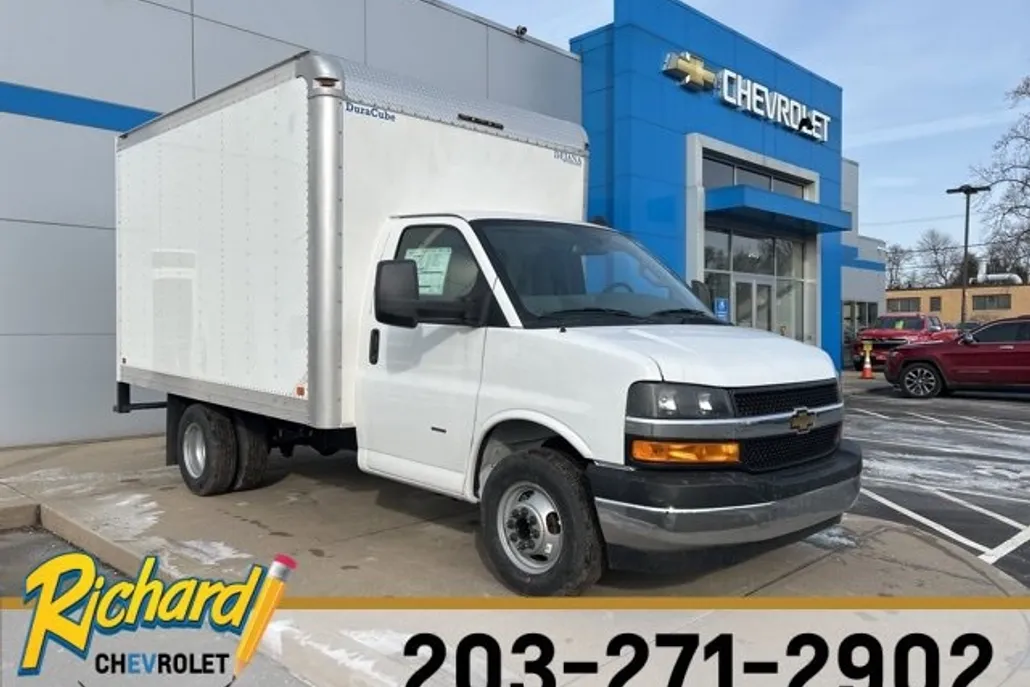2025 Chevrolet Express Cutaway 3500 photo 1