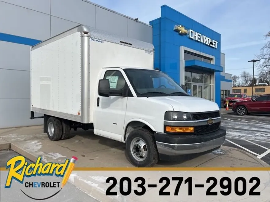 2025 Chevrolet Express Cutaway 3500 photo 1