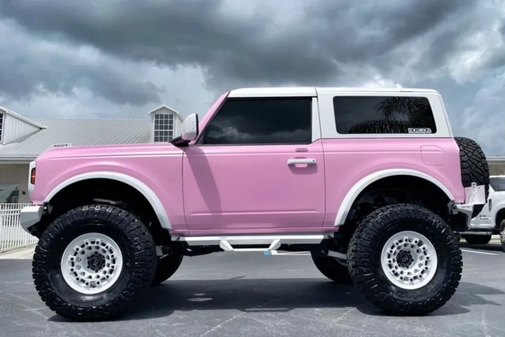 2023 Ford Bronco photo 1
