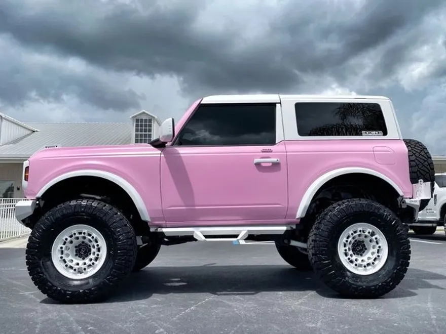 2023 Ford Bronco photo 1
