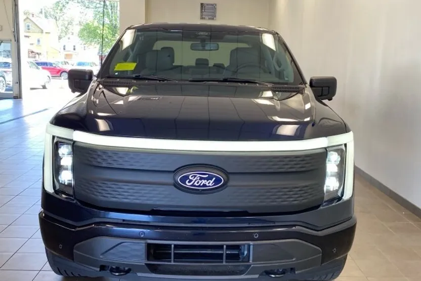 2025 Ford F-150 Lightning photo 1