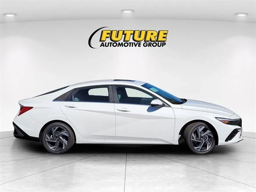 2025 Hyundai Elantra Hybrid Limited photo 1