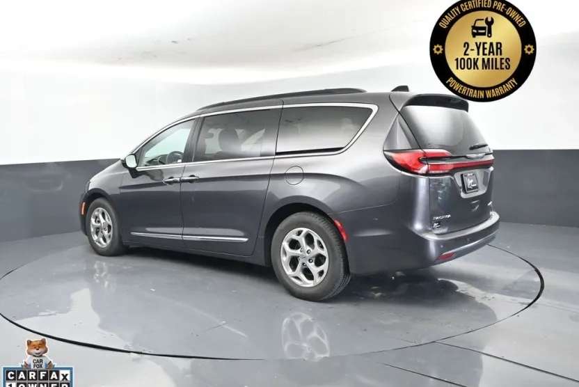 2023 Chrysler Pacifica Limited photo 1