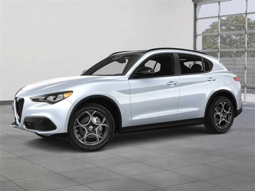2025 Alfa Romeo Stelvio Sprint photo 2