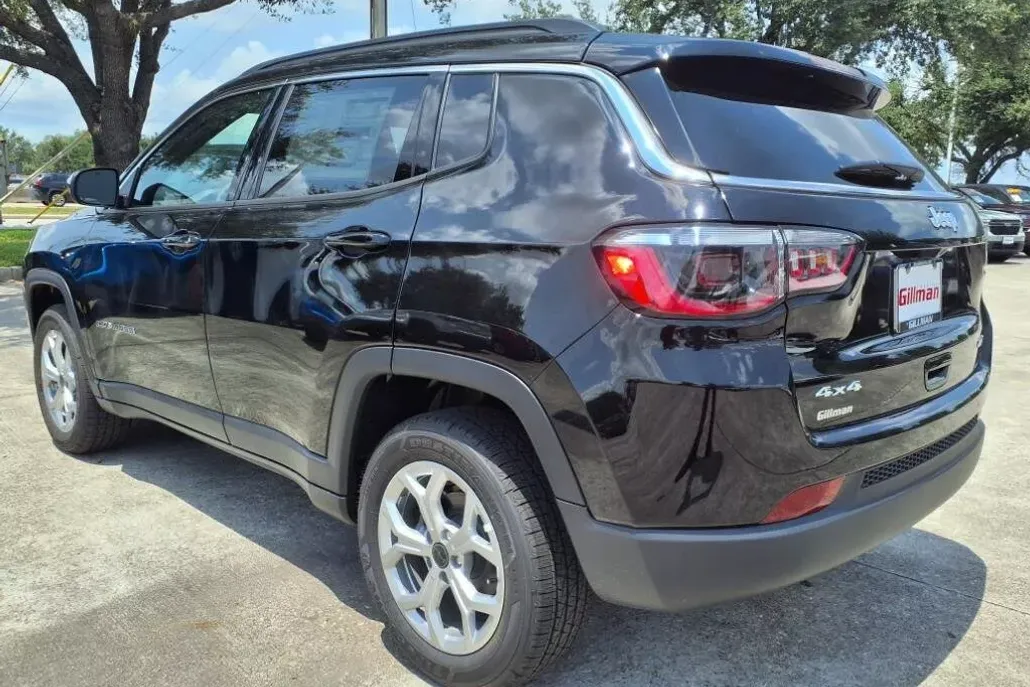 2025 Jeep Compass Latitude photo 1