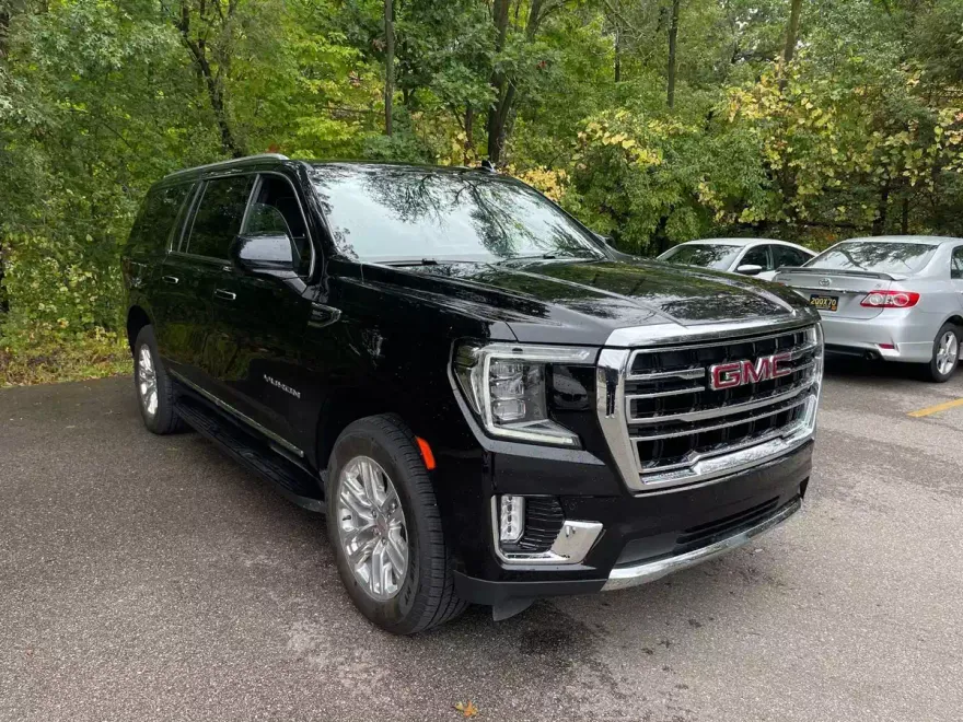 2024 Gmc Yukon XL SLT photo 1