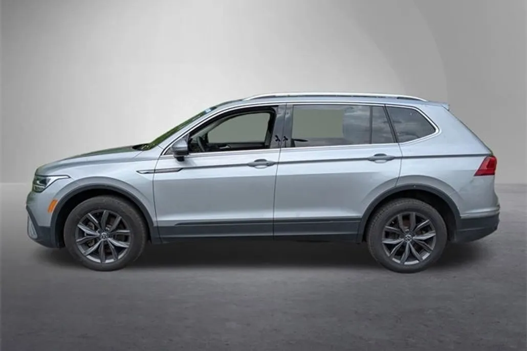 2022 Volkswagen Tiguan SE photo 1