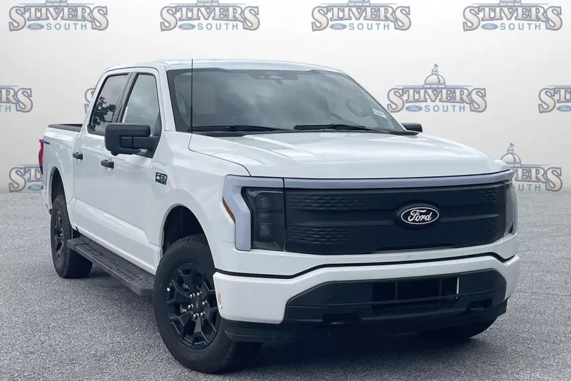 2025 Ford F-150 Lightning XLT photo 1
