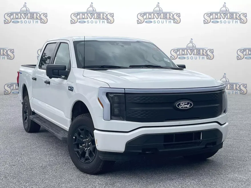 2025 Ford F-150 Lightning XLT photo 1