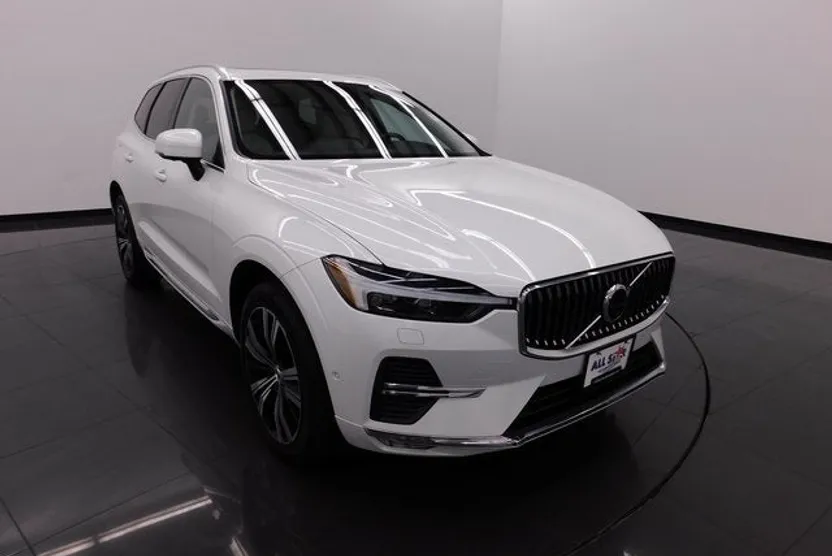 2023 Volvo XC60 B5 Plus photo 1