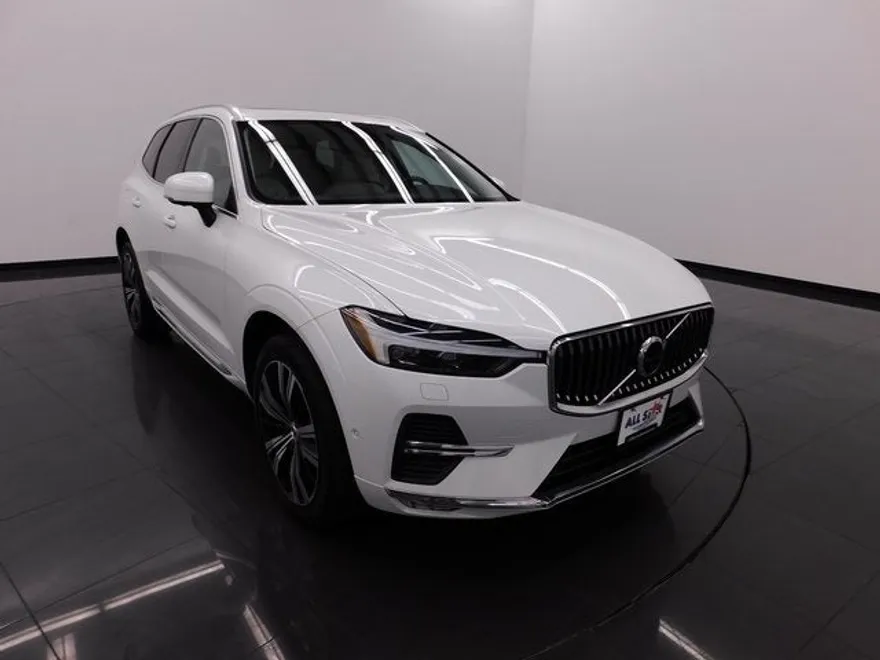 2023 Volvo XC60 B5 Plus photo 1