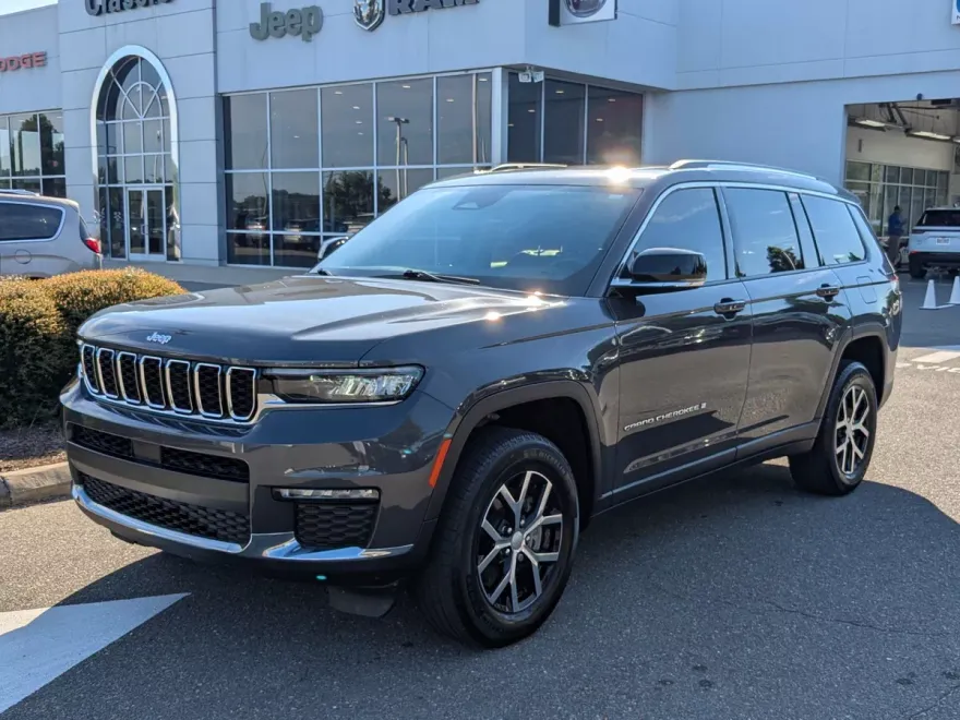 2023 Jeep Grand Cherokee Limited photo 1