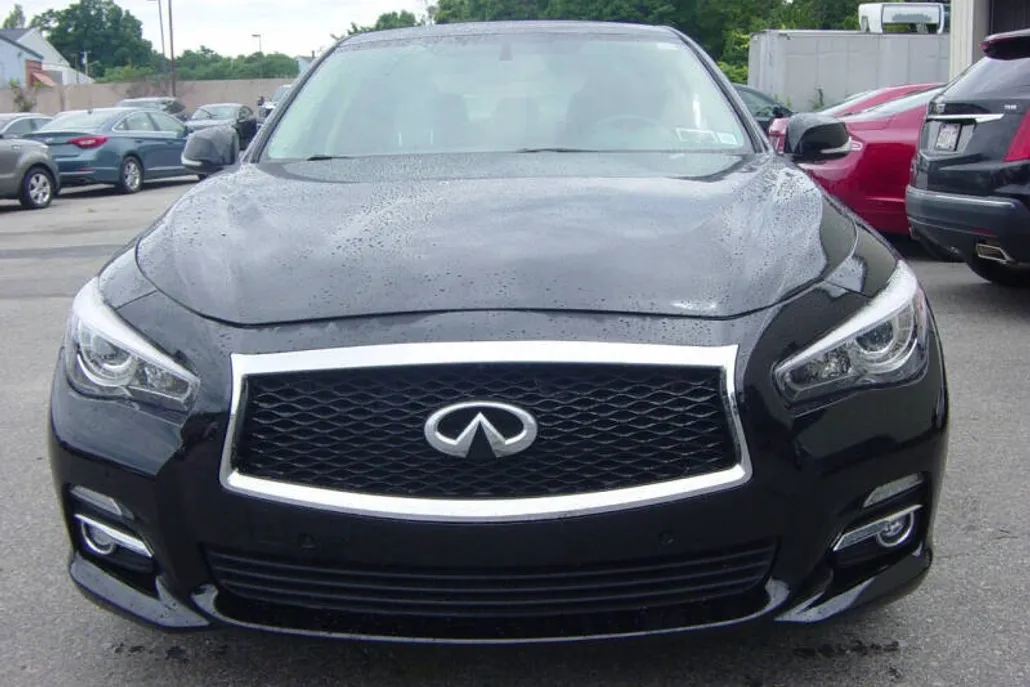 2015 Infiniti Q50 Premium photo 1