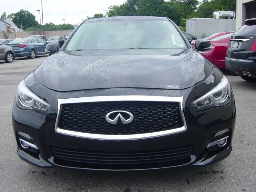 2015 Infiniti Q50 Premium photo 1
