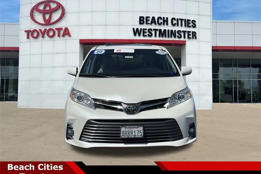 2020 Toyota Sienna XLE photo 1