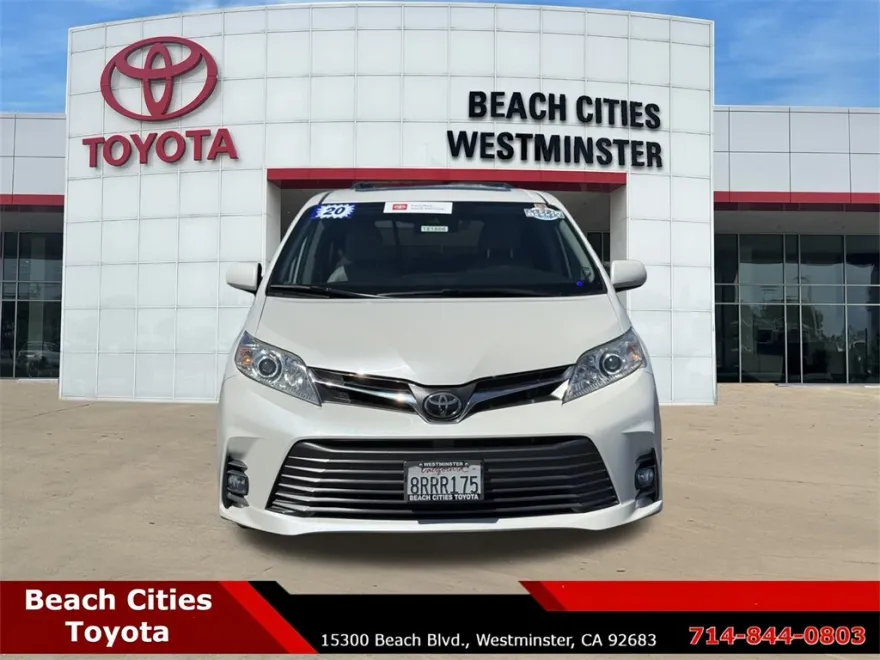 2020 Toyota Sienna XLE photo 1