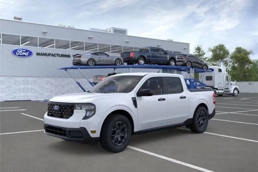 2025 Ford Maverick XLT photo 1