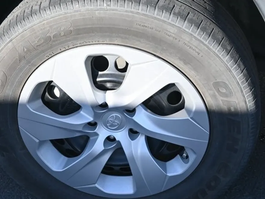 2024 Toyota RAV4 LE photo 1