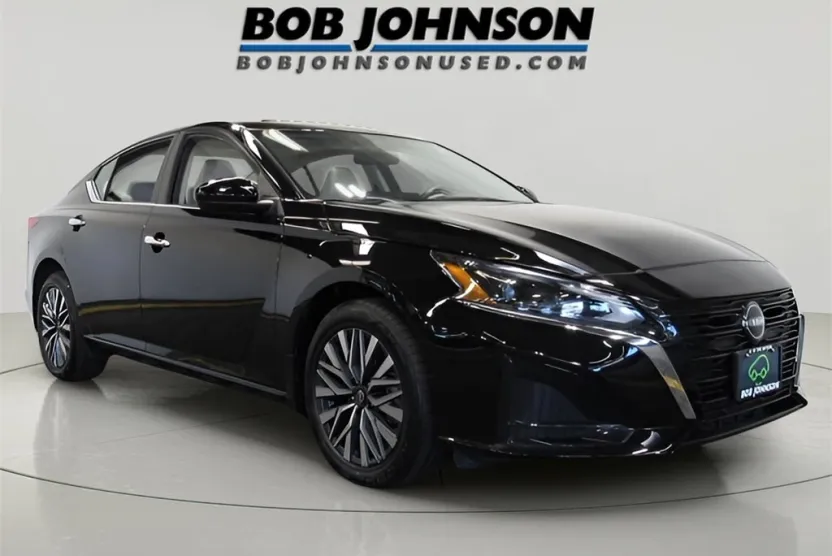 2024 Nissan Altima 2.5 SV photo 1