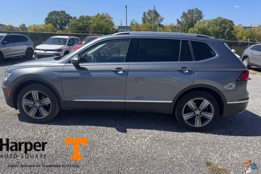 2021 Volkswagen Tiguan SEL photo 1
