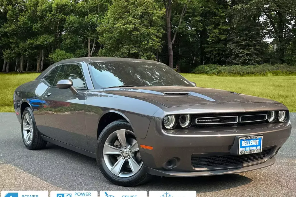 2015 Dodge Challenger SXT photo 1