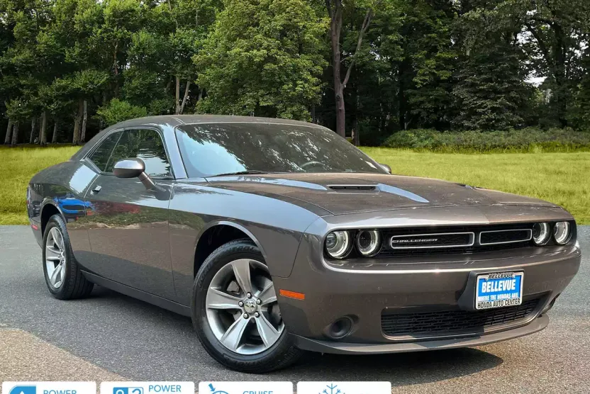2015 Dodge Challenger SXT photo 1