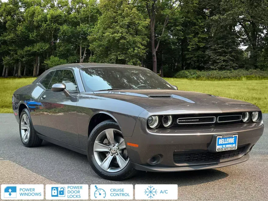 2015 Dodge Challenger SXT photo 1