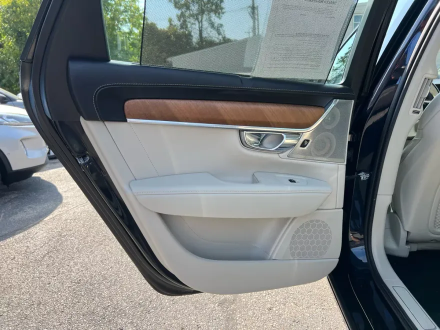 2017 Volvo S90 T6 Inscription photo 1