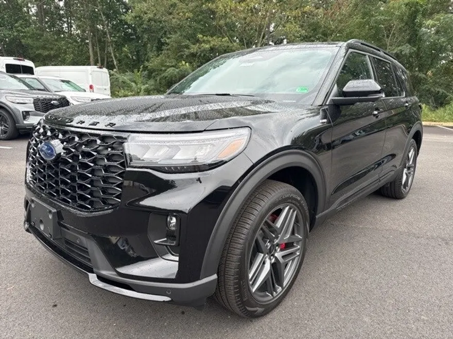 2025 Ford Explorer ST-Line photo 1