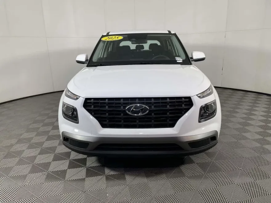 2025 Hyundai Venue SE photo 1