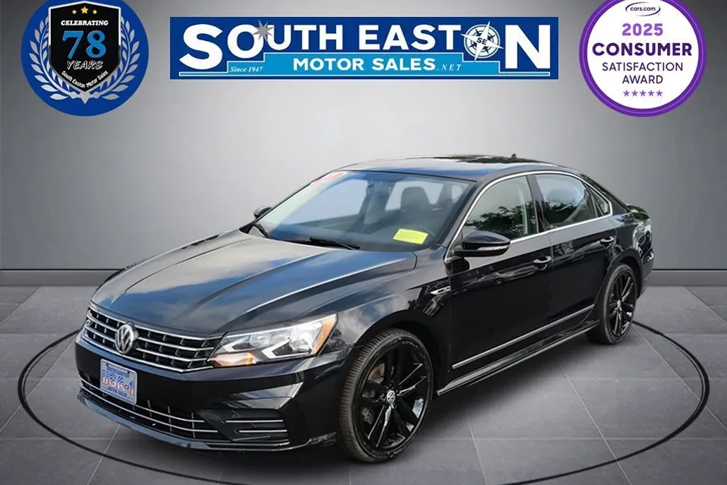 2017 Volkswagen Passat R-Line photo 1