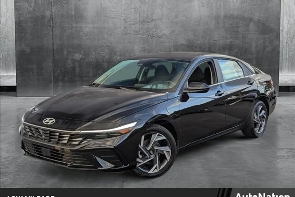 2025 Hyundai Elantra SEL Convenience photo 1