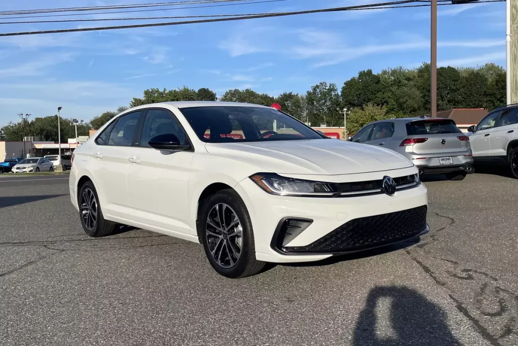 2025 Volkswagen Jetta Sport photo 1