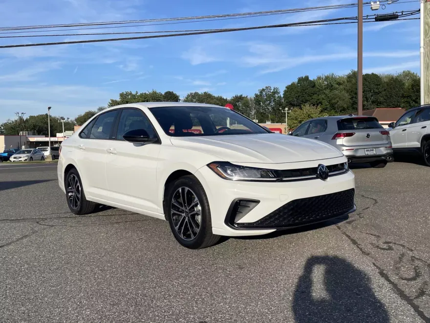 2025 Volkswagen Jetta Sport photo 1