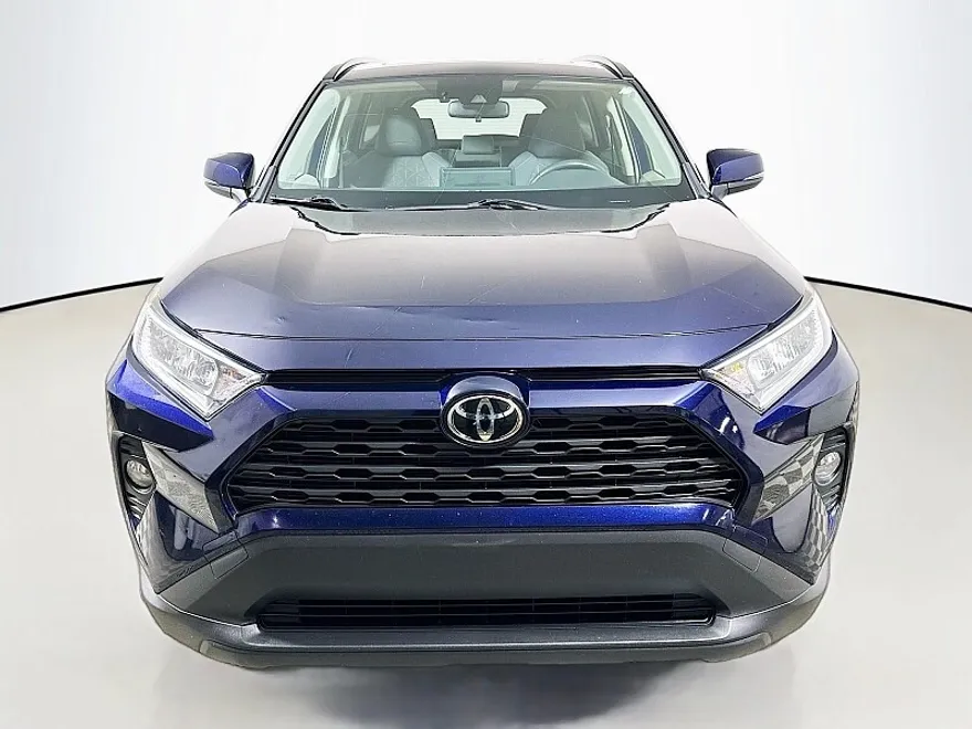 2021 Toyota RAV4 XLE photo 1