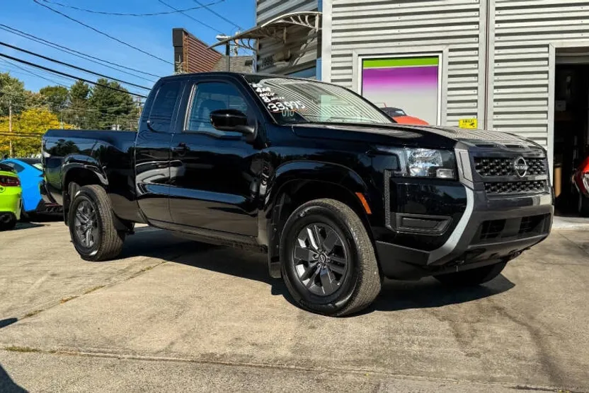 2025 Nissan Frontier SV photo 1