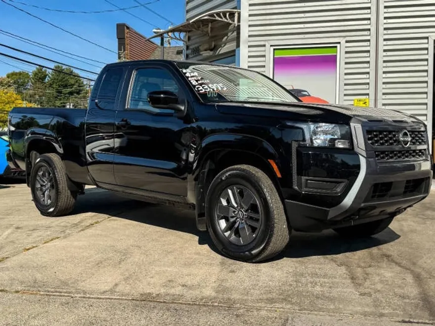 2025 Nissan Frontier SV photo 1