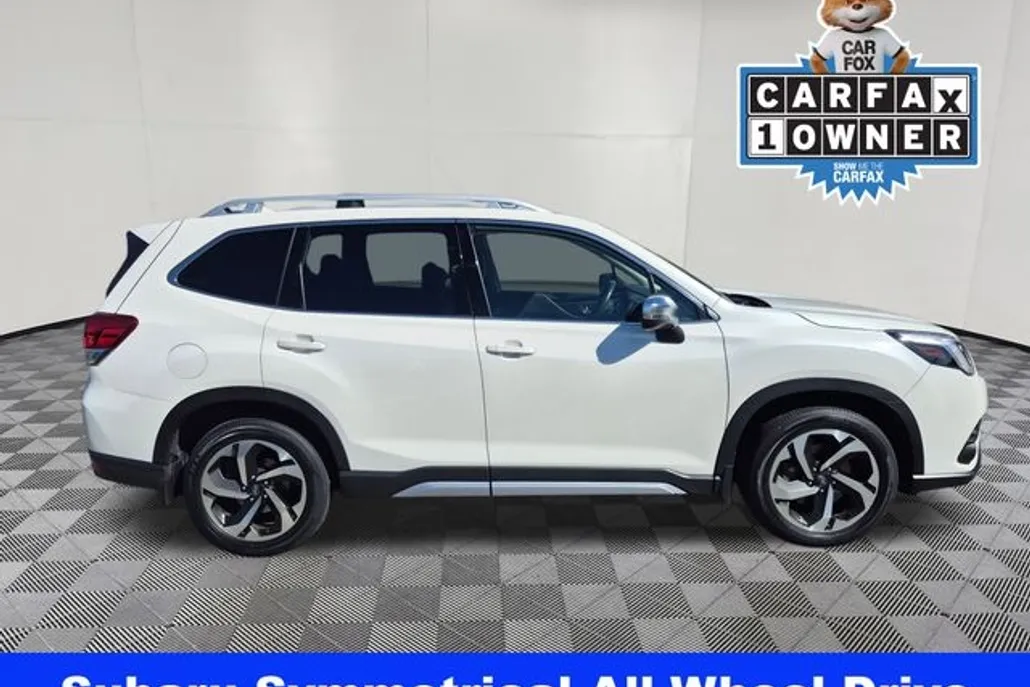 2022 Subaru Forester Touring photo 1