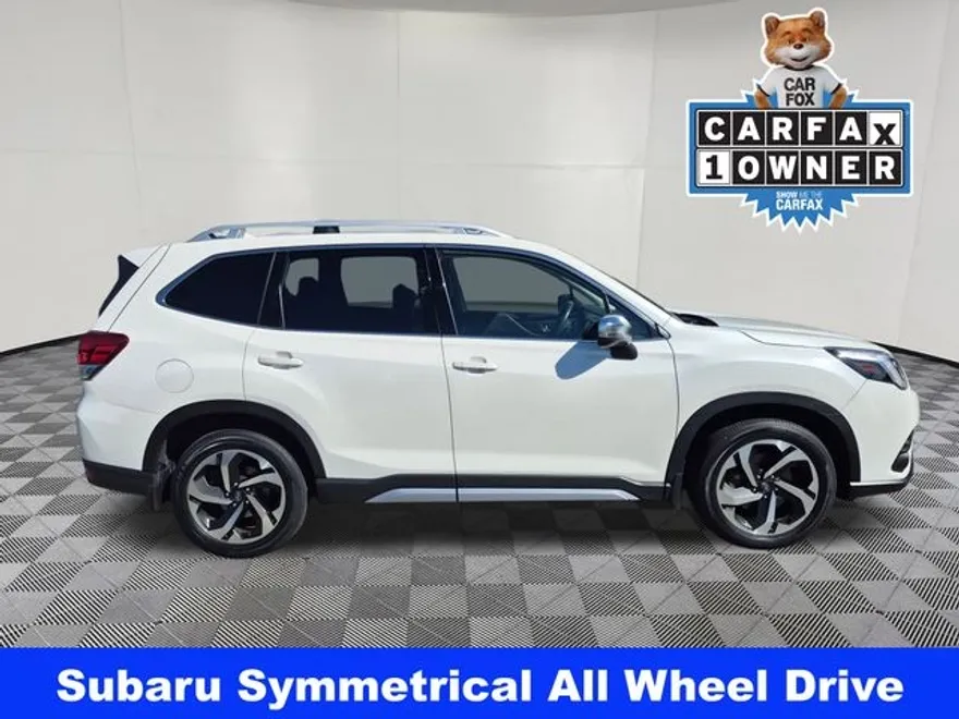 2022 Subaru Forester Touring photo 1