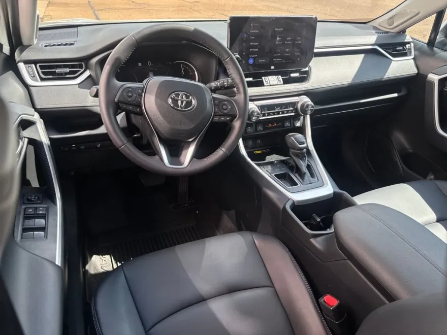 2024 Toyota RAV4 XLE Premium photo 1