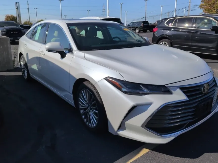 2019 Toyota Avalon Limited photo 1