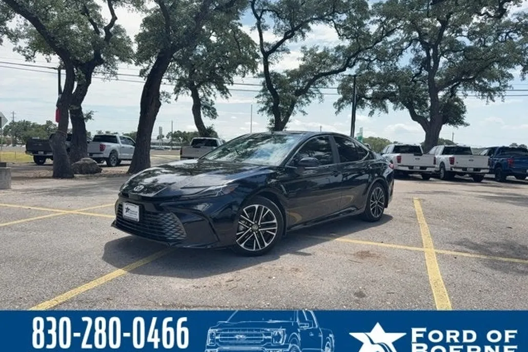 2025 Toyota Camry XLE photo 1