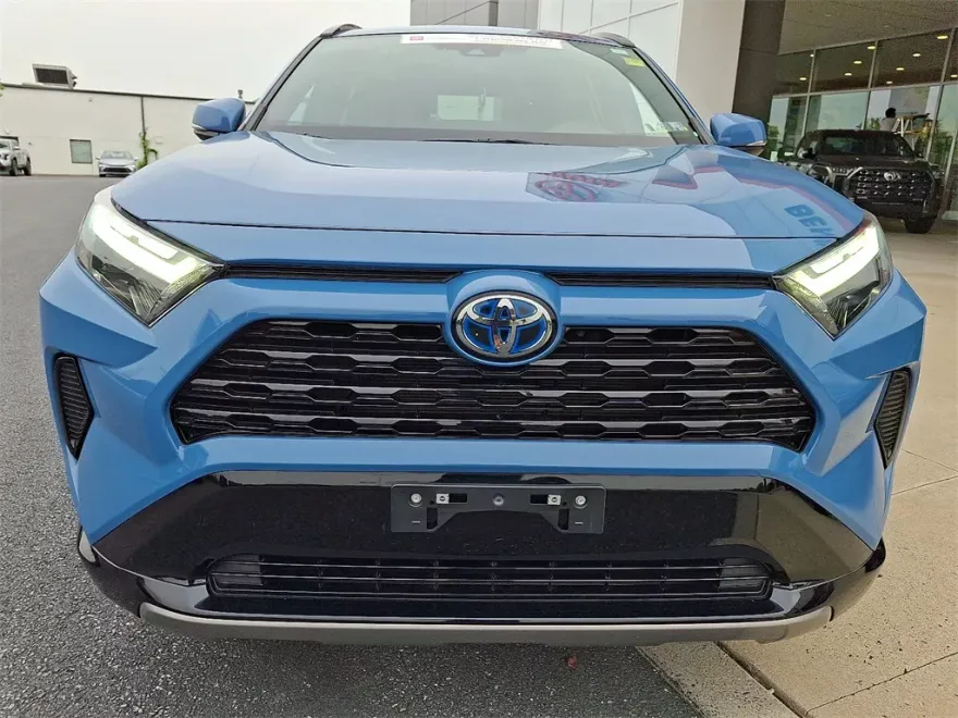 2022 Toyota RAV4 Hybrid SE photo 1