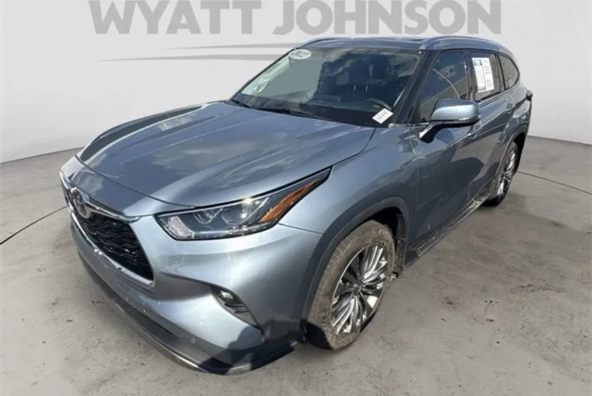 2022 Toyota Highlander Platinum photo 1
