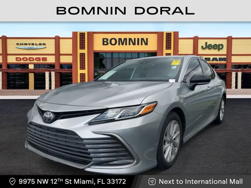 2022 Toyota Camry LE photo 1